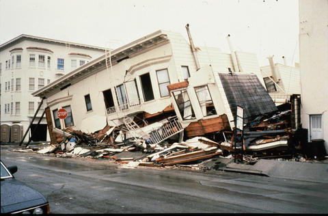 Photo of a building damaged by the 1989 Loma Prieta, California, earthquake.