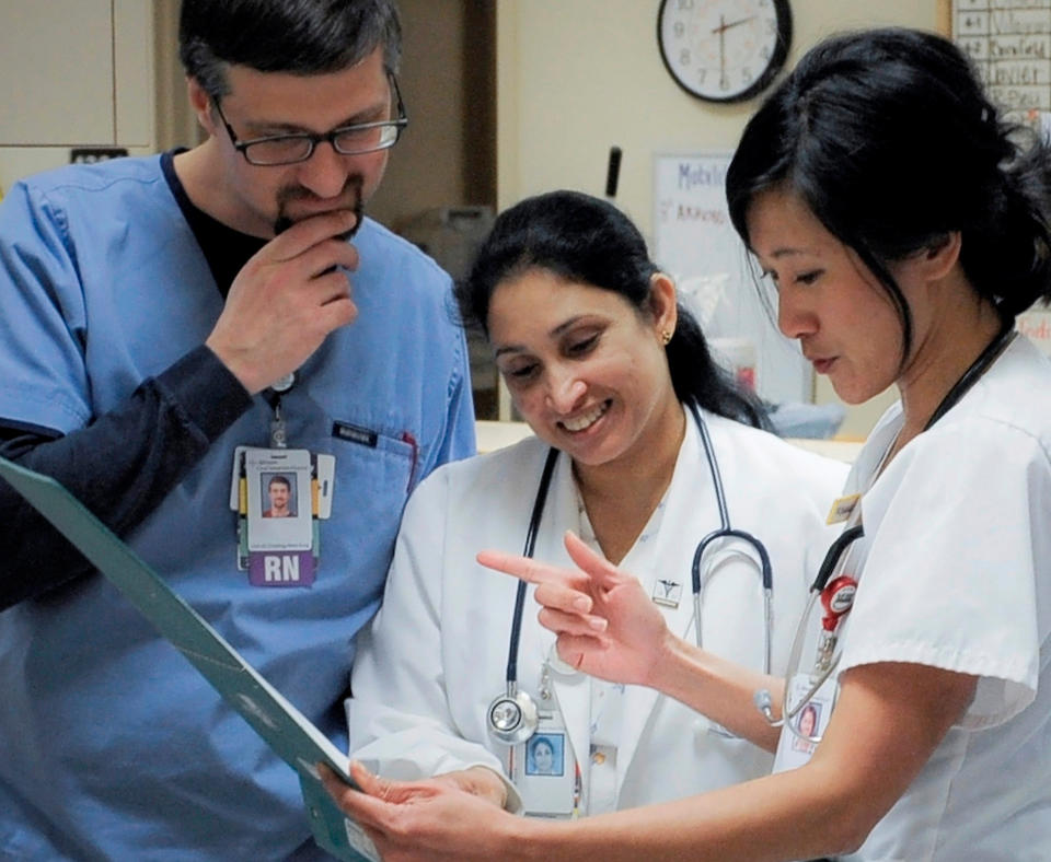 Advocate Good Samaritan Hospital photo of doctor and two nursed discussing patients chart.